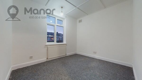 Eastern Avenue, Ilford, IG2 7SD