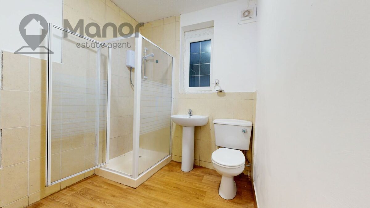 Eastern Avenue, Ilford, IG2 7SD