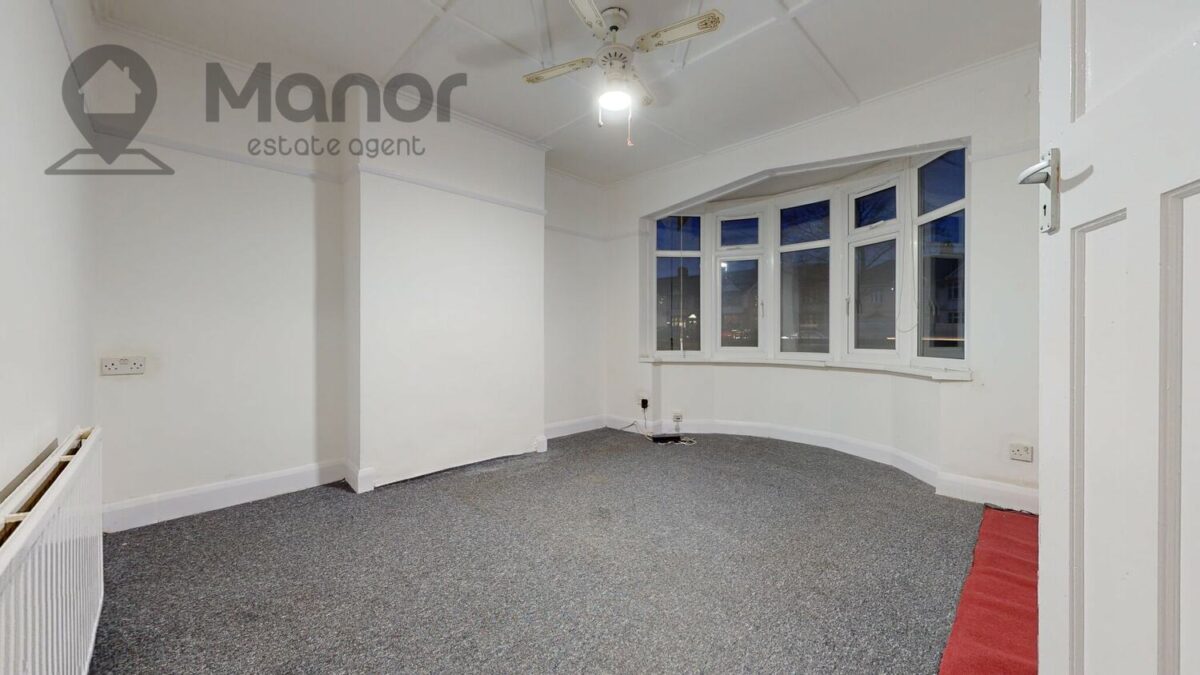 Eastern Avenue, Ilford, IG2 7SD