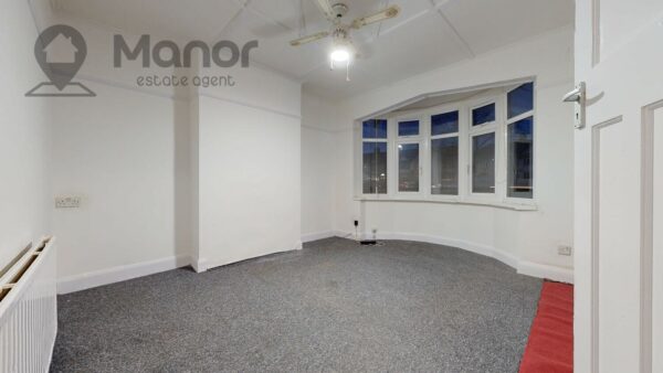 Eastern Avenue, Ilford, IG2 7SD