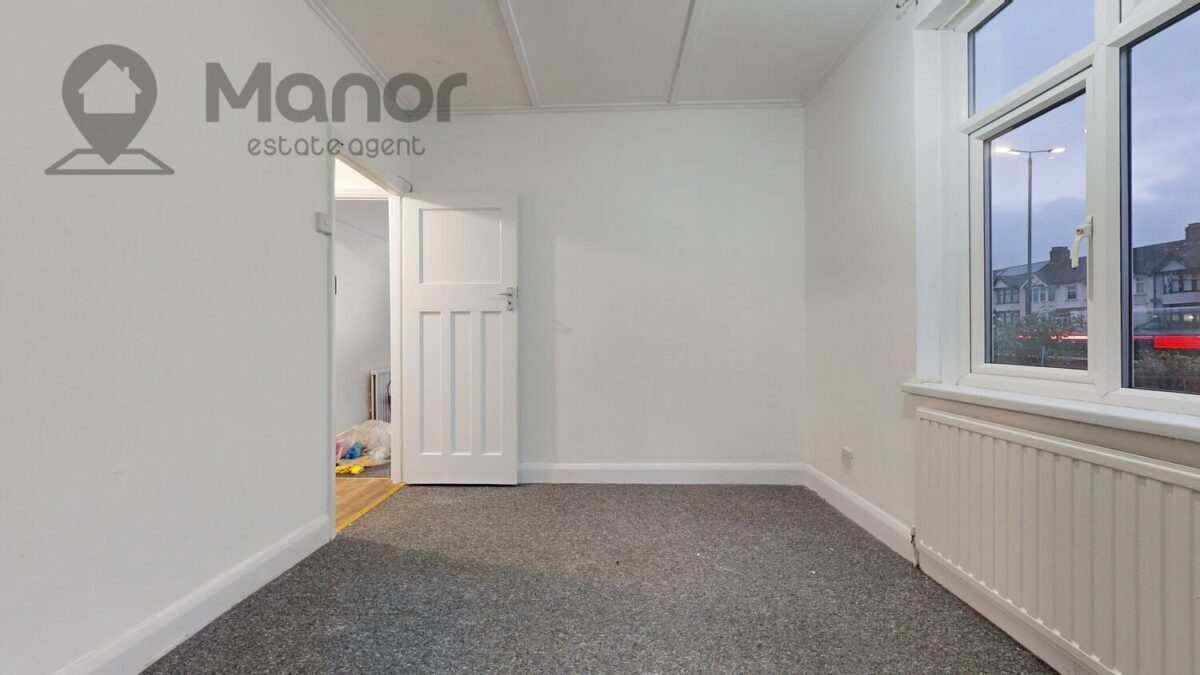 Eastern Avenue, Ilford, IG2 7SD