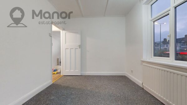 Eastern Avenue, Ilford, IG2 7SD