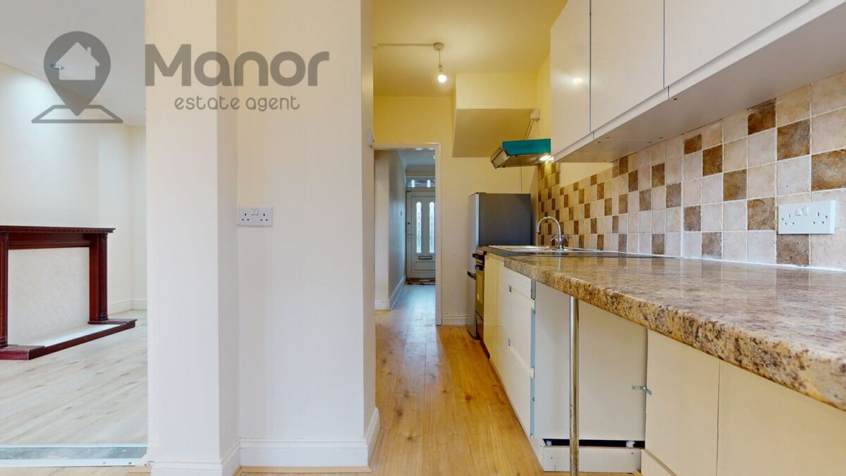 Holmesdale, Waltham Cross, EN8 8RA