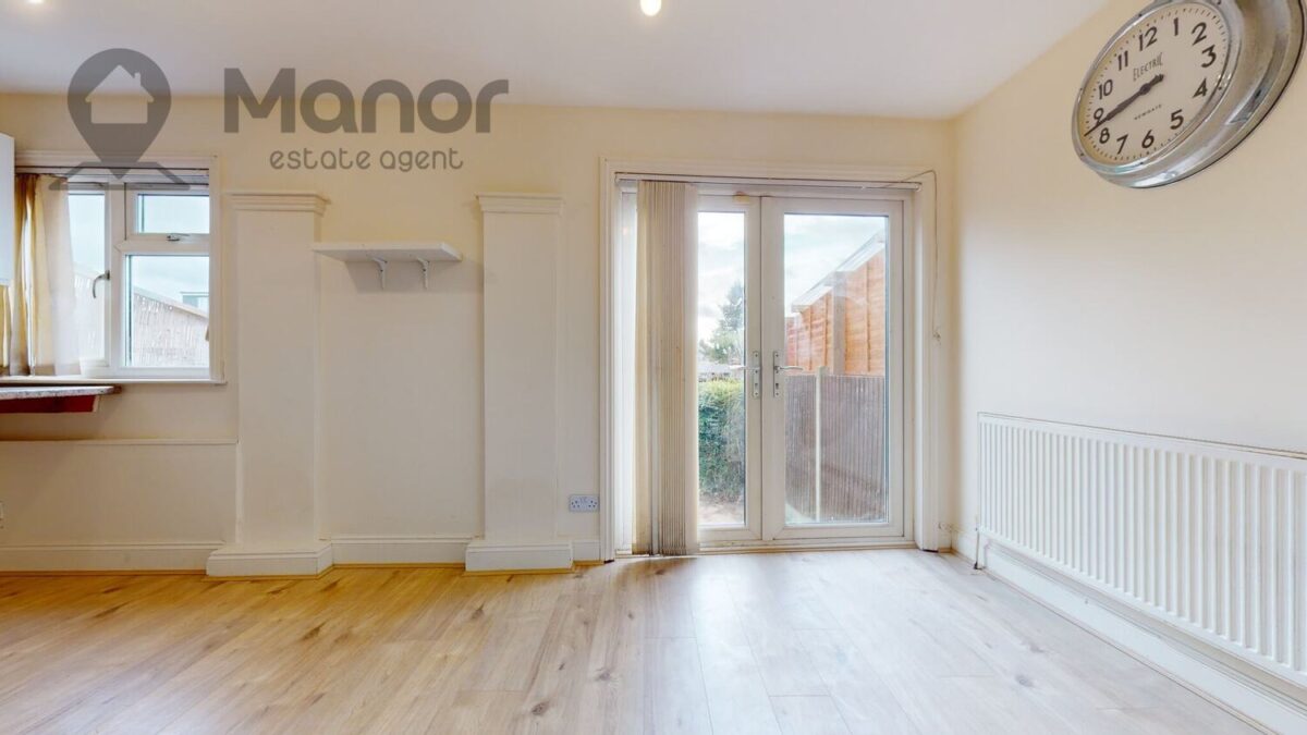 Holmesdale, Waltham Cross, EN8 8RA