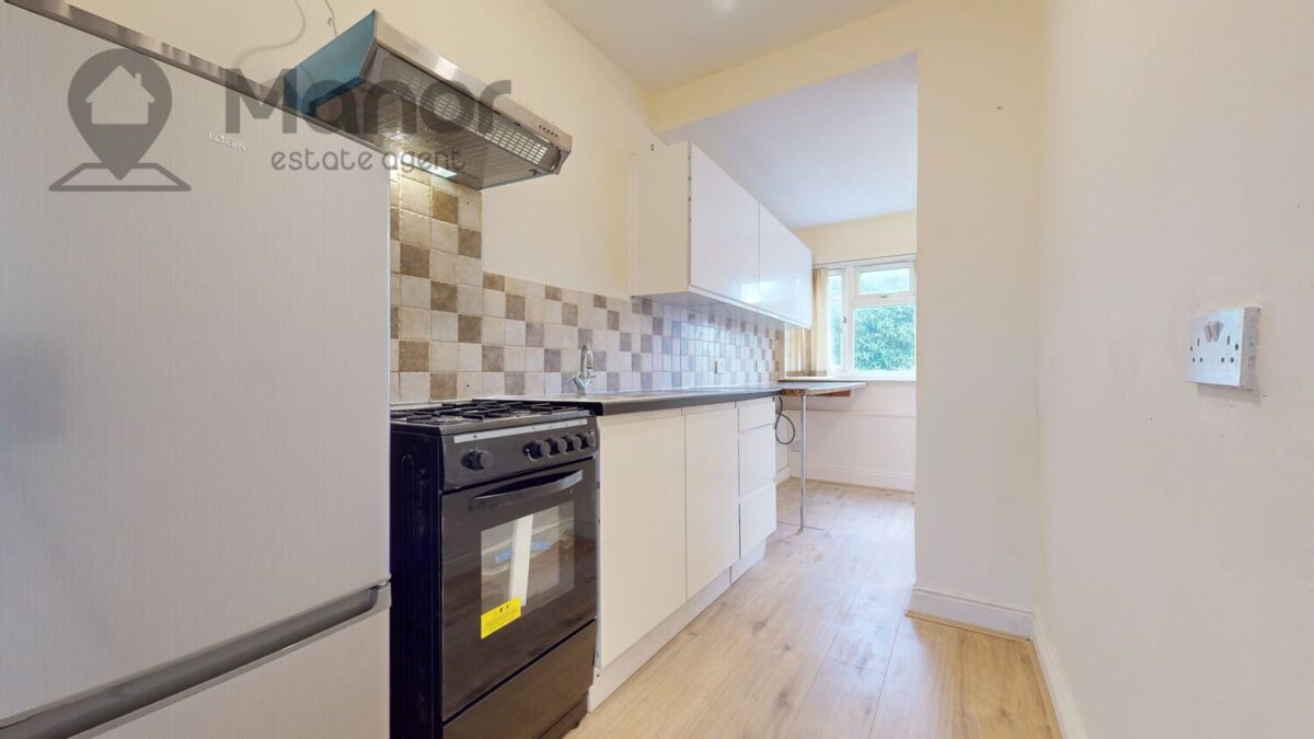 Holmesdale, Waltham Cross, EN8 8RA