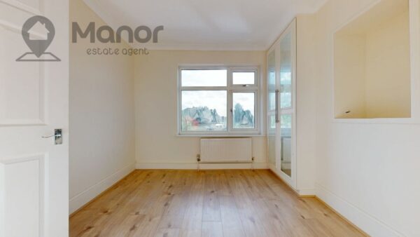 Holmesdale, Waltham Cross, EN8 8RA