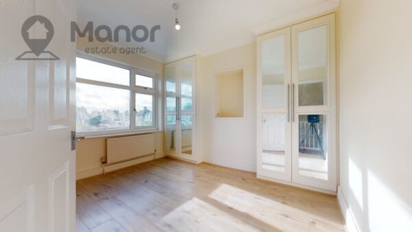 Holmesdale, Waltham Cross, EN8 8RA