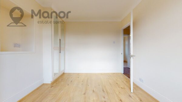 Holmesdale, Waltham Cross, EN8 8RA