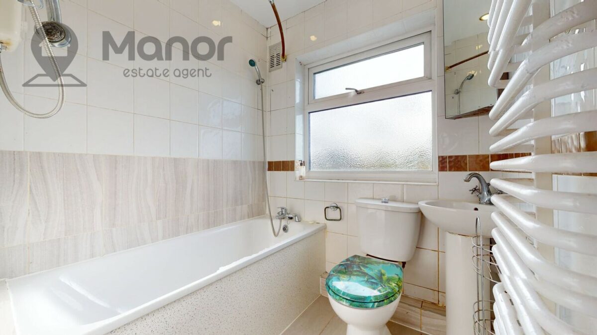 Holmesdale, Waltham Cross, EN8 8RA