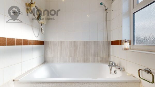 Holmesdale, Waltham Cross, EN8 8RA