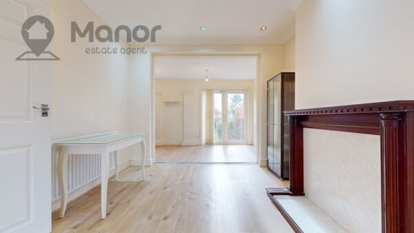 Holmesdale, Waltham Cross, EN8 8RA