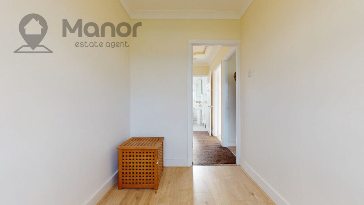 Holmesdale, Waltham Cross, EN8 8RA