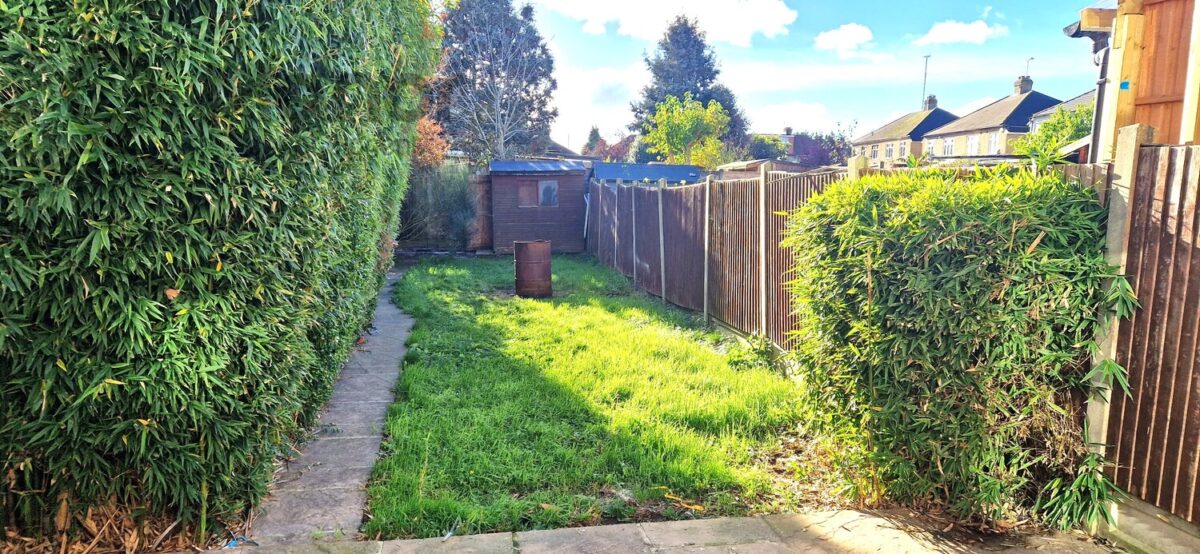 Holmesdale, Waltham Cross, EN8 8RA