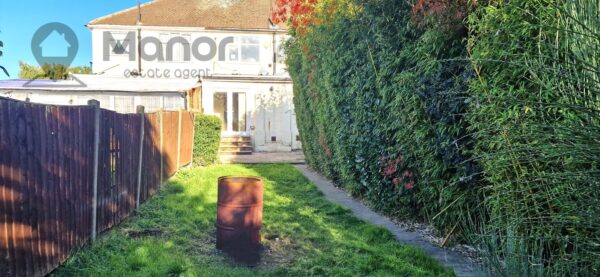 Holmesdale, Waltham Cross, EN8 8RA