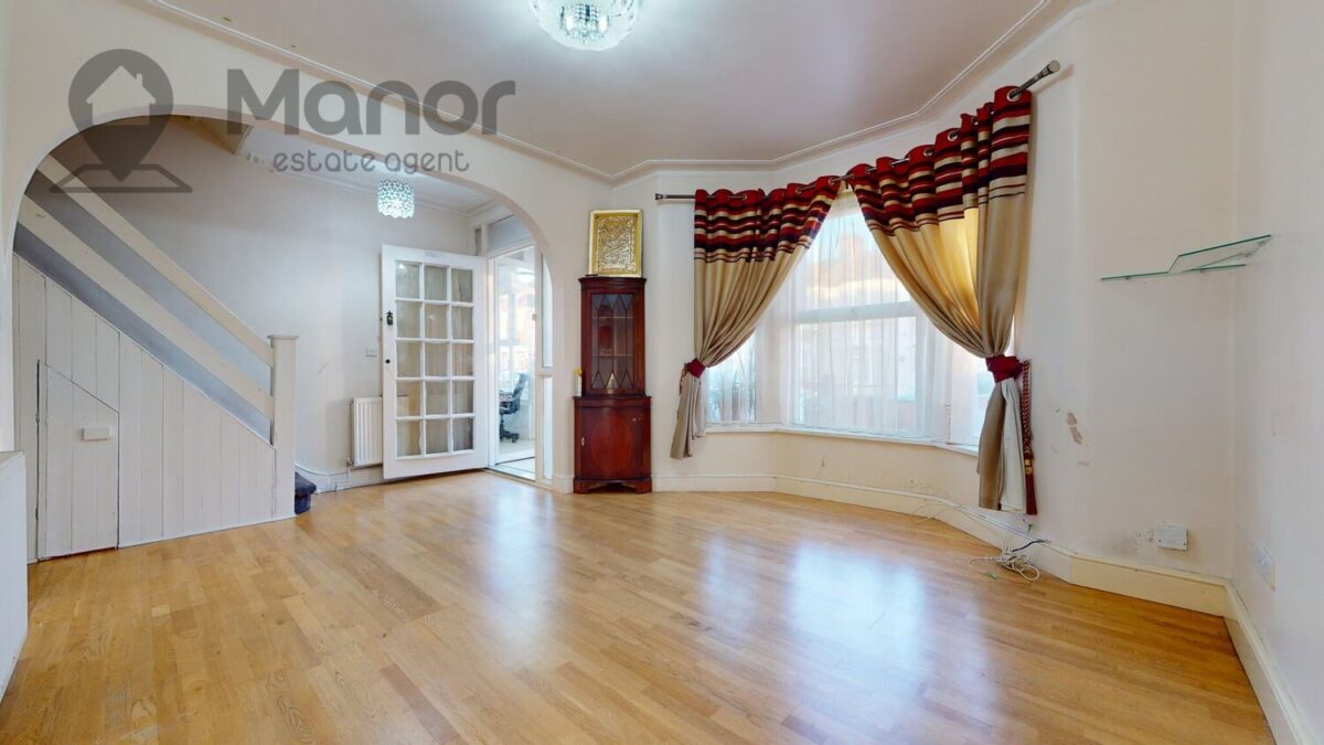 Holmwood Road, Seven Kings, IG3 9XZ