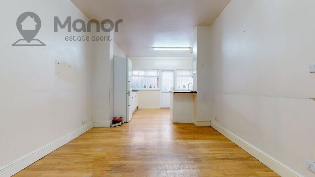 Holmwood Road, Seven Kings, IG3 9XZ