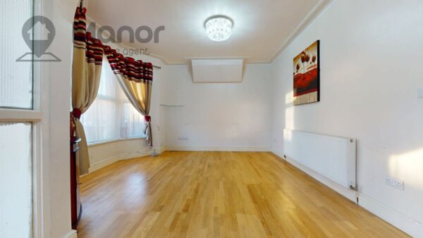 Holmwood Road, Seven Kings, IG3 9XZ