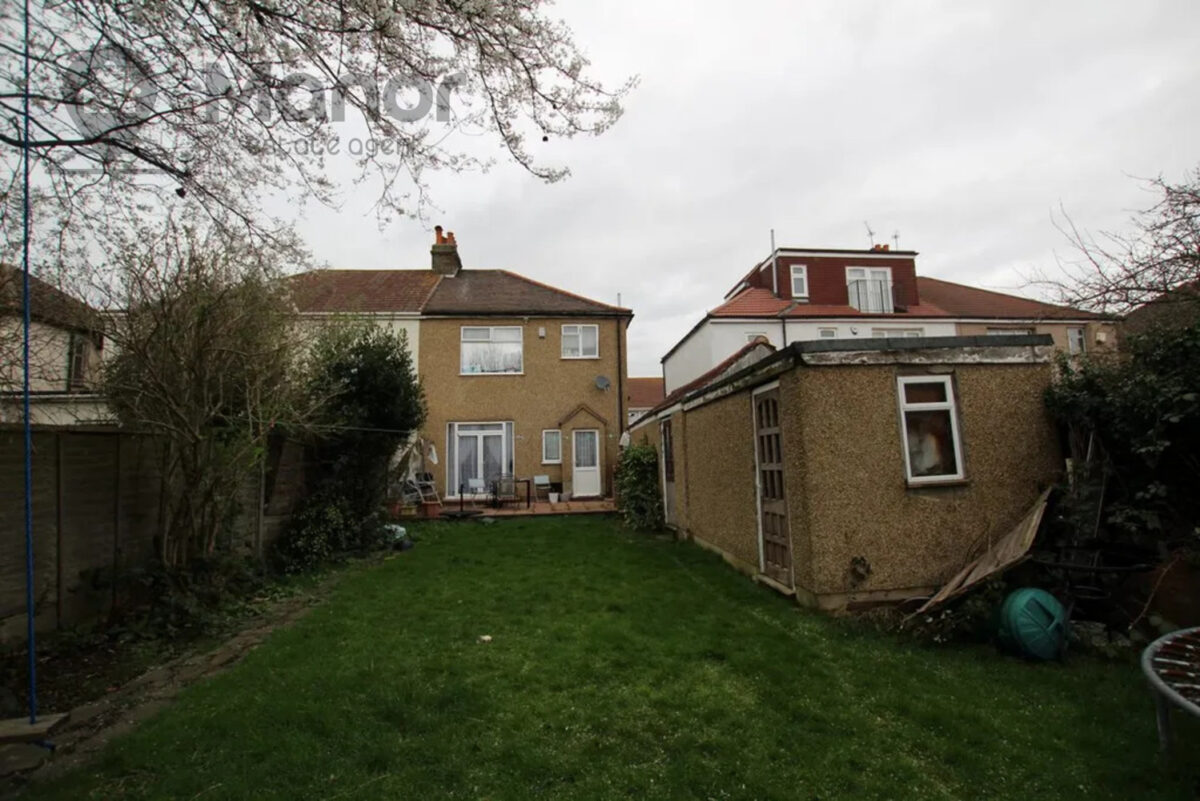 Church Road, Ilford, IG2 7ES