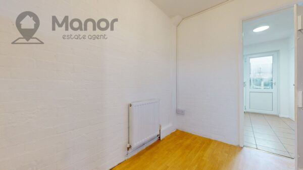 Billet Road, Chadwell Heath, RM6 5QR