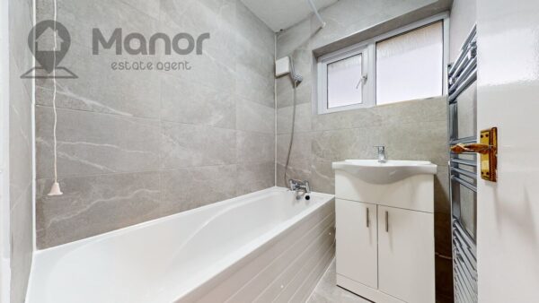 Billet Road, Chadwell Heath, RM6 5QR