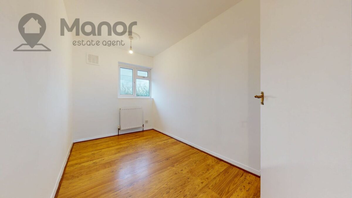 Billet Road, Chadwell Heath, RM6 5QR