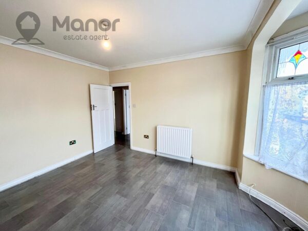 Roding Lane North, Woodford Green, IG8 8LJ