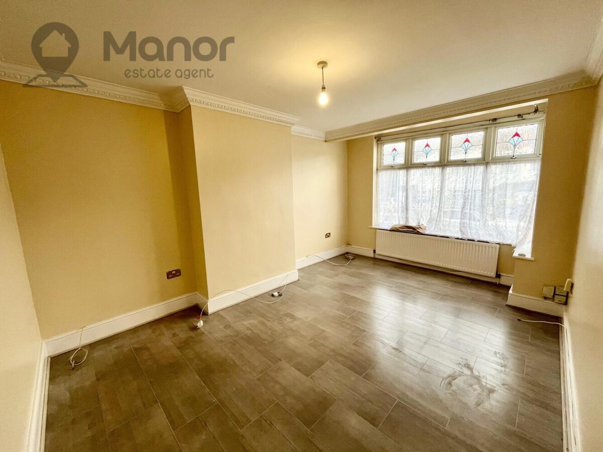 Roding Lane North, Woodford Green, IG8 8LJ