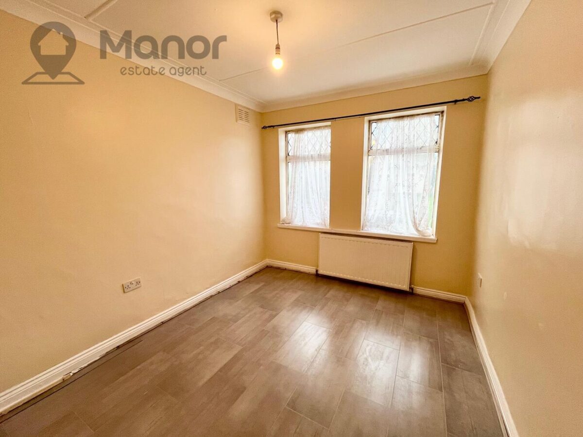 Roding Lane North, Woodford Green, IG8 8LJ