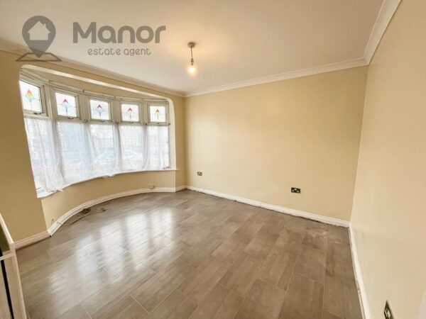 Roding Lane North, Woodford Green, IG8 8LJ