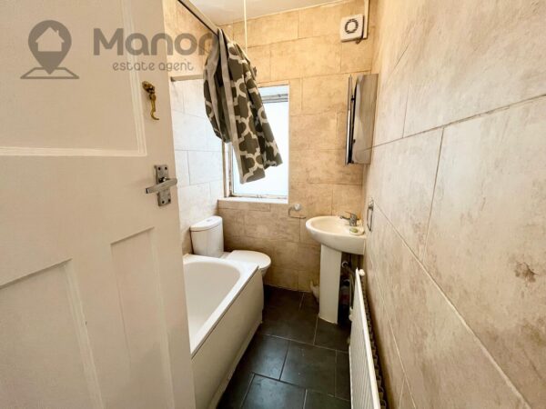 Roding Lane North, Woodford Green, IG8 8LJ