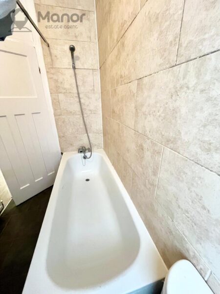 Roding Lane North, Woodford Green, IG8 8LJ