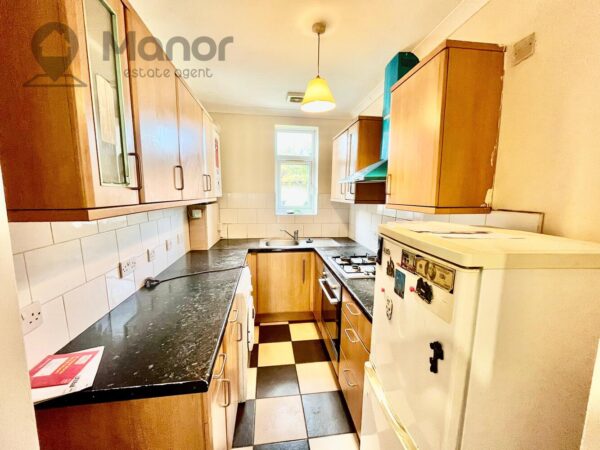 Roding Lane North, Woodford Green, IG8 8LJ