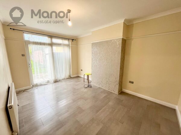 Roding Lane North, Woodford Green, IG8 8LJ