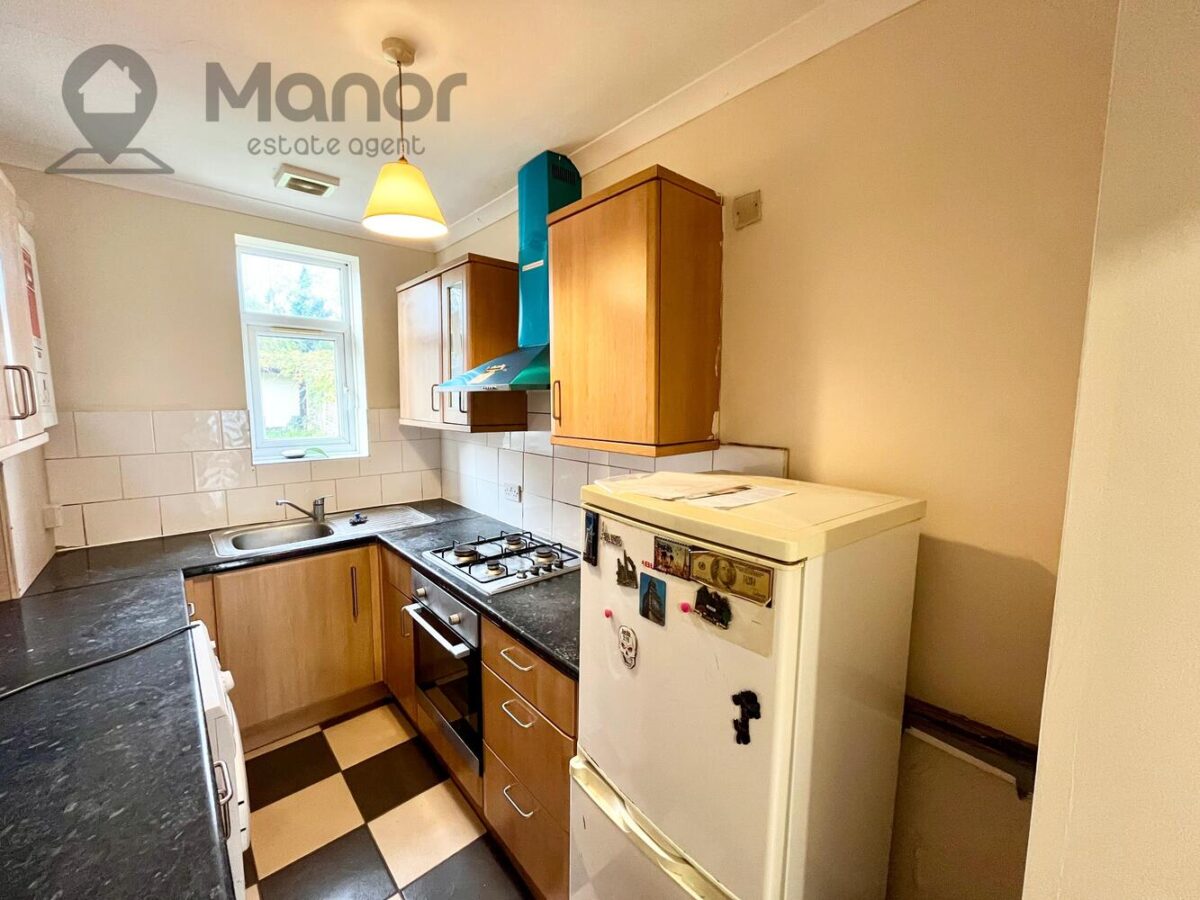 Roding Lane North, Woodford Green, IG8 8LJ