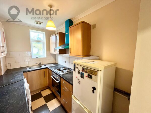 Roding Lane North, Woodford Green, IG8 8LJ