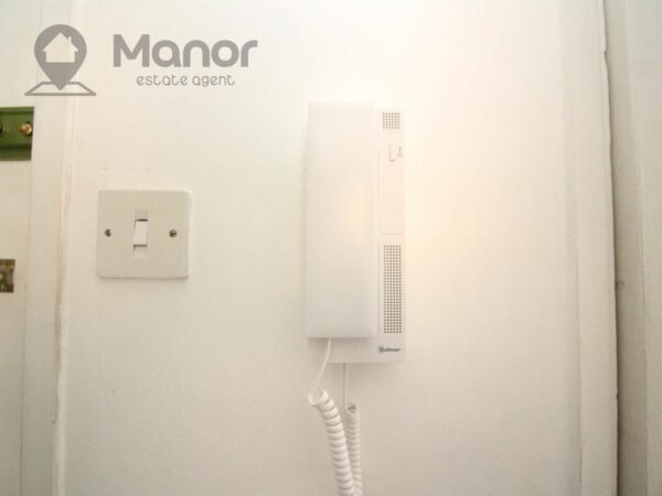 Maltby Drive, Enfield, EN1 4EJ