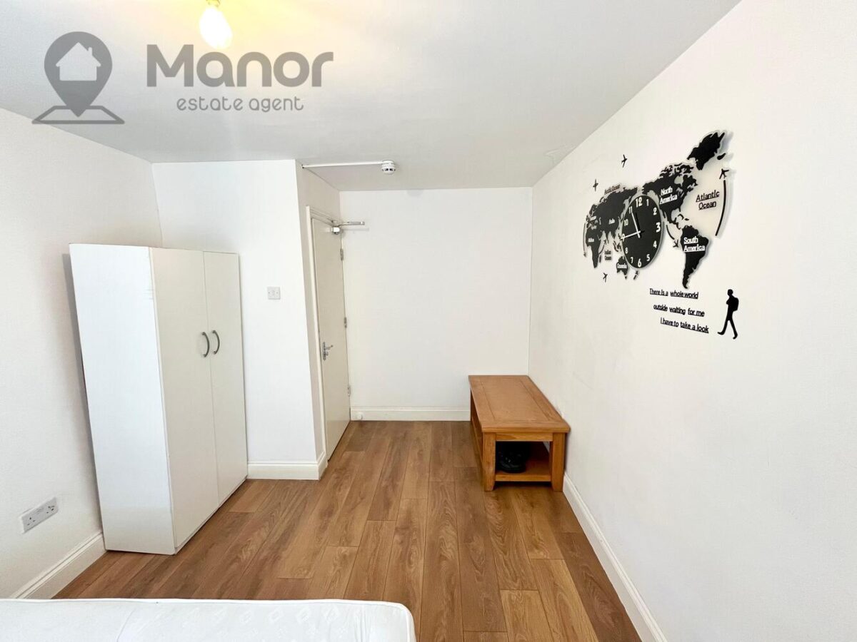 Whalebone Lane South, Dagenham, RM8 1AJ