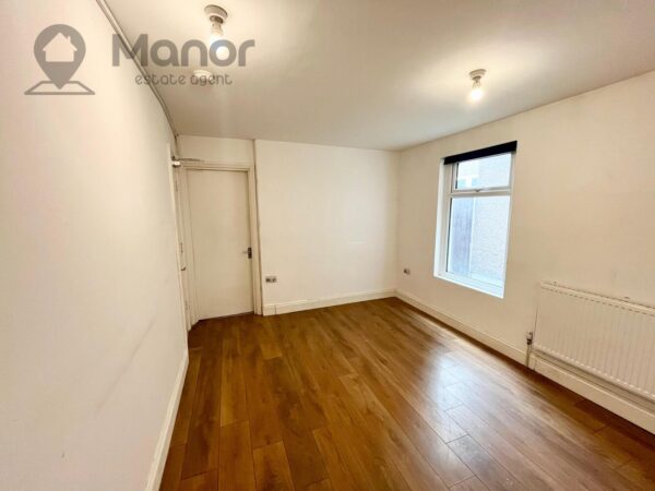 Whalebone Lane South, Dagenham, RM8 1AJ