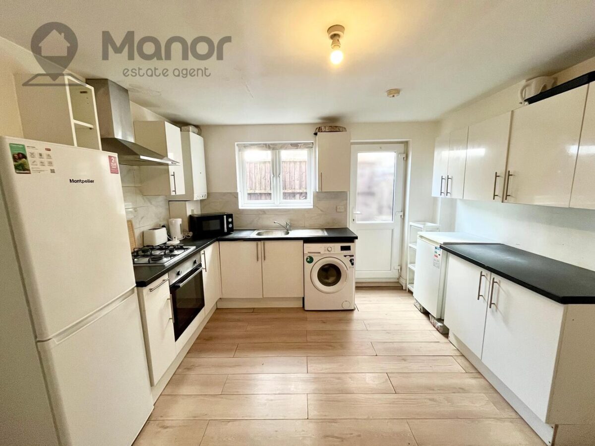 Whalebone Lane South, Dagenham, RM8 1AJ