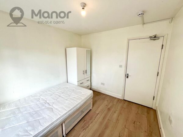 Whalebone Lane South, Dagenham, RM8 1AJ