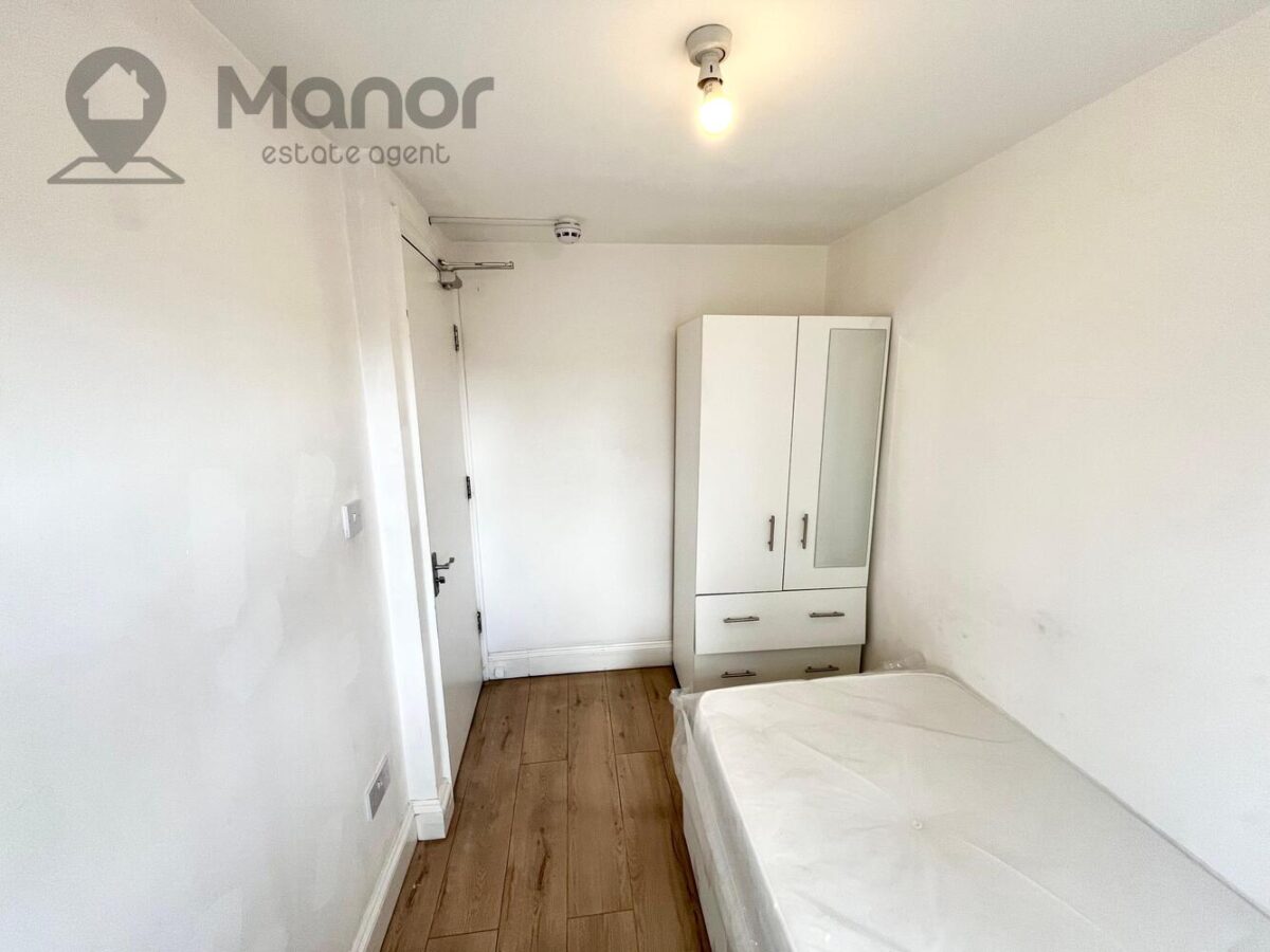 Whalebone Lane South, Dagenham, RM8 1AJ