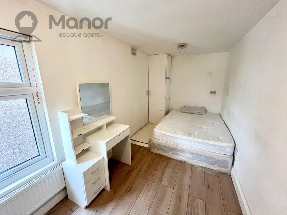 Whalebone Lane South, Dagenham, RM8 1AJ