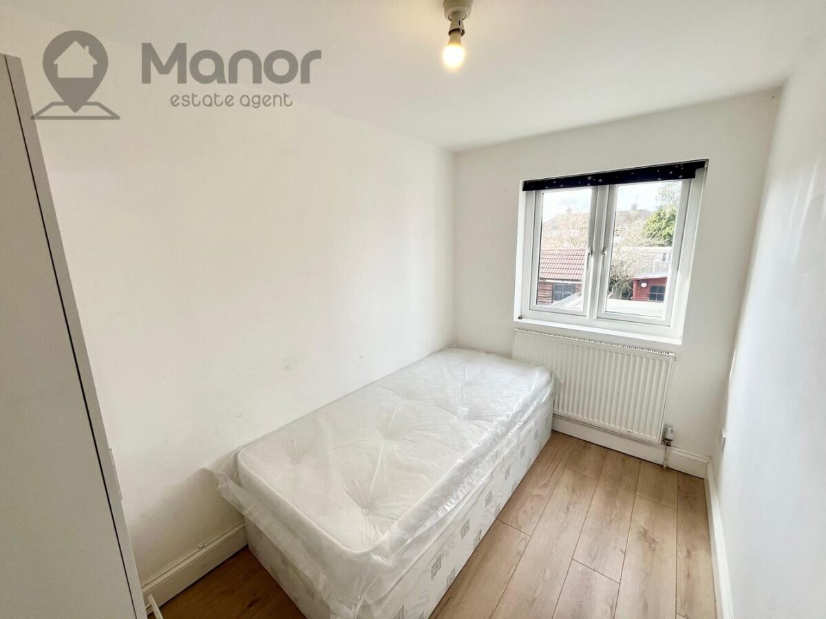 Whalebone Lane South, Dagenham, RM8 1AJ