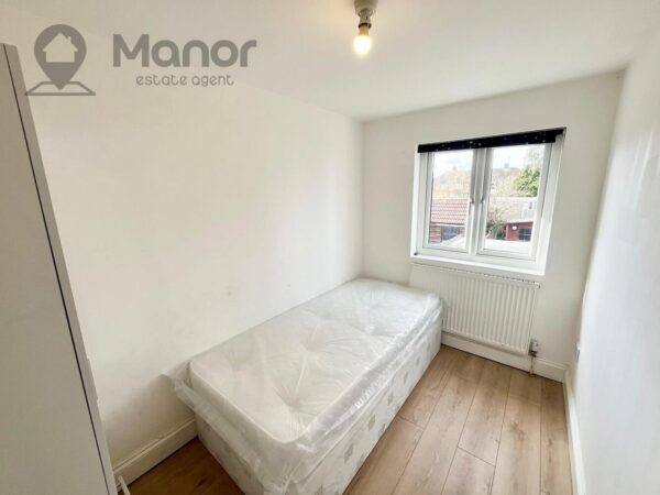 Whalebone Lane South, Dagenham, RM8 1AJ