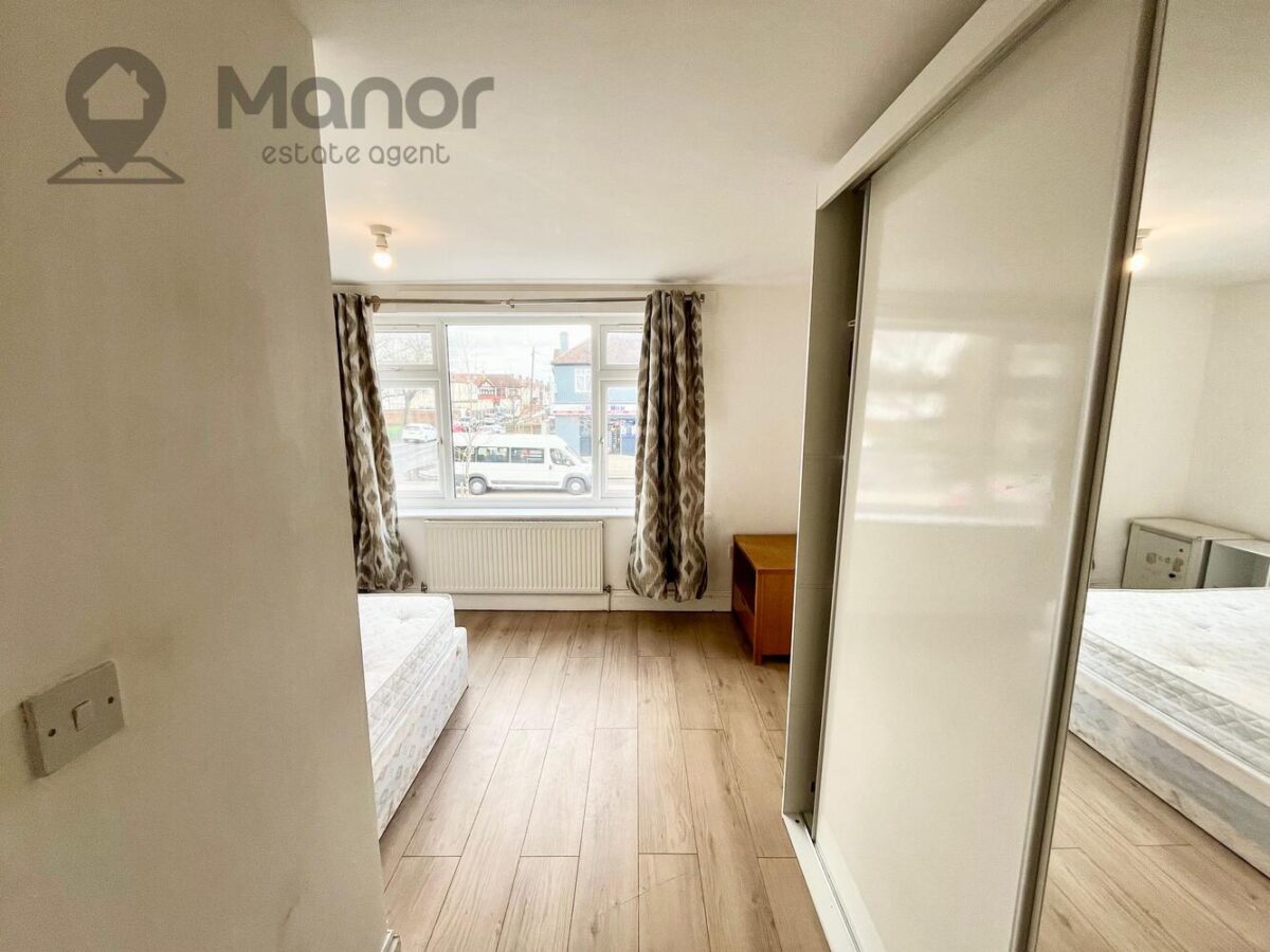 Whalebone Lane South, Dagenham, RM8 1AJ