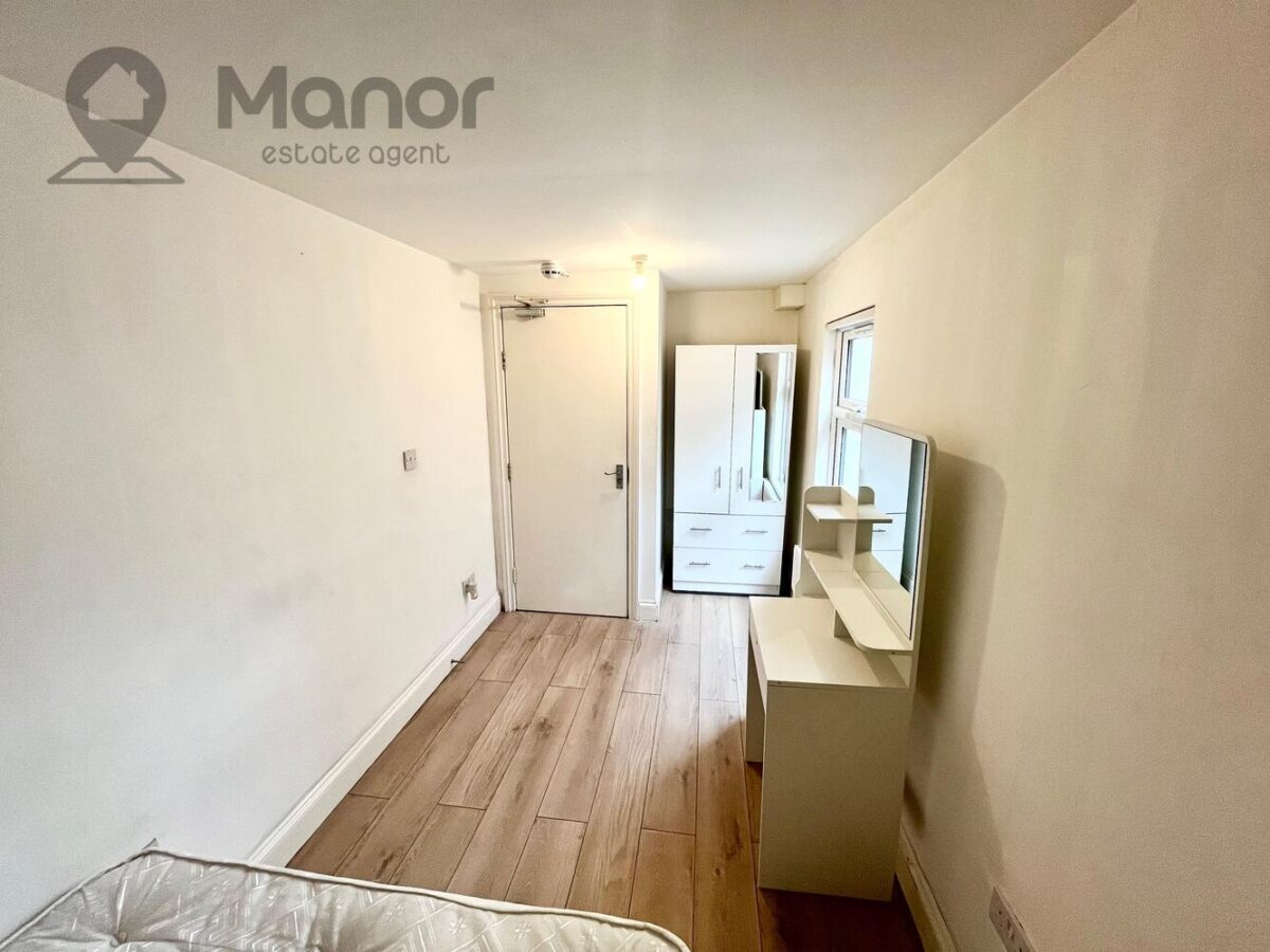 Whalebone Lane South, Dagenham, RM8 1AJ