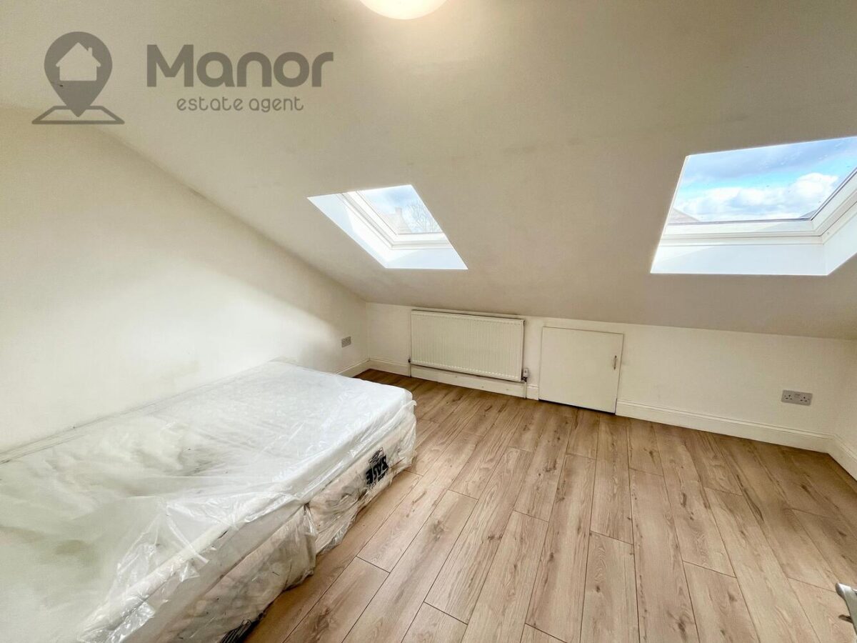 Whalebone Lane South, Dagenham, RM8 1AJ