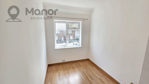 Dagenham Avenue, Dagenham, RM9 6LL