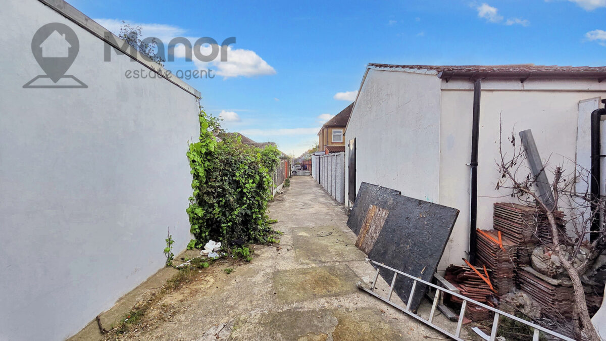 Bergholt Avenue, Redbridge, IG4 5NE