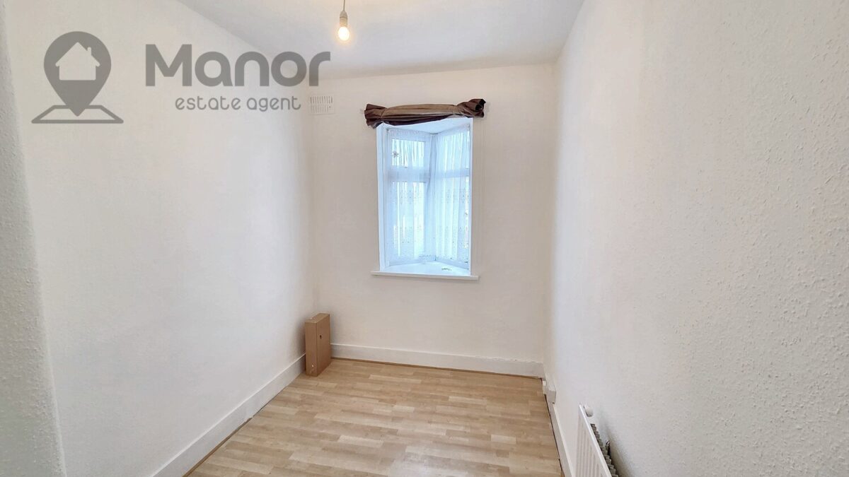 Bergholt Avenue, Redbridge, IG4 5NE